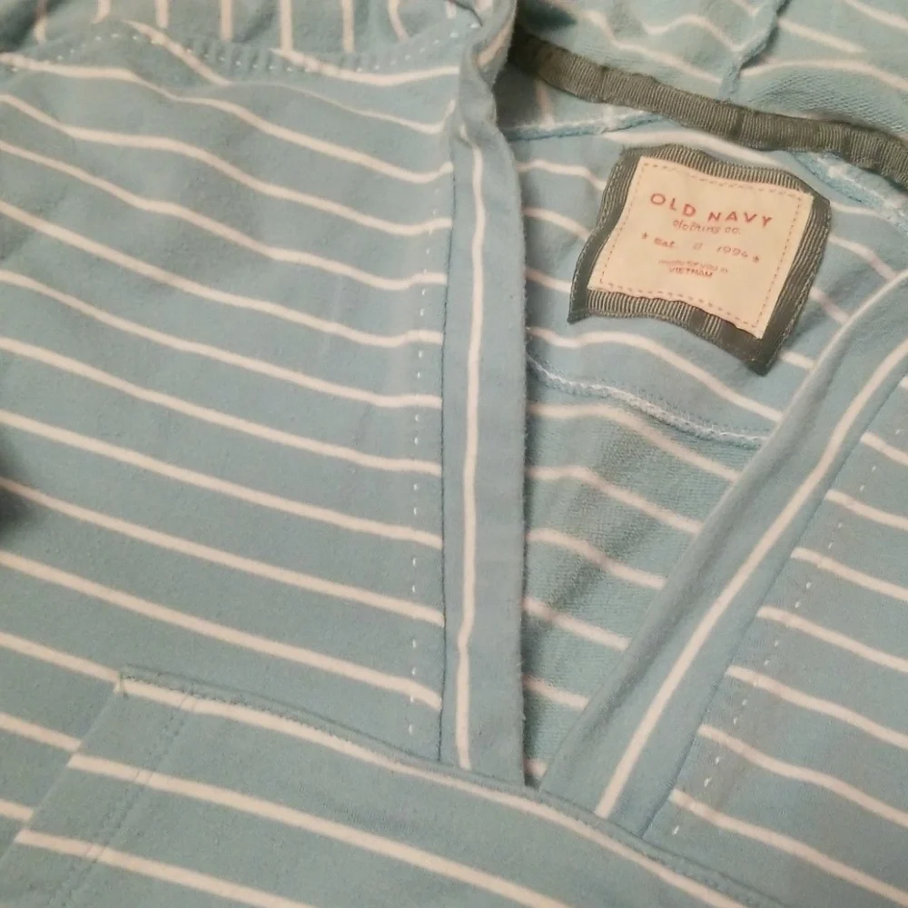 Girls 6 old navy hoodie shirt‎ small